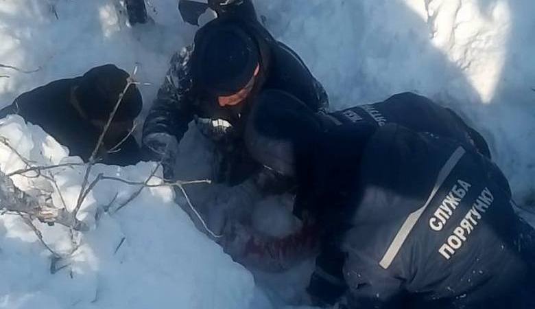 Под Харьковом спасатели достали из-под снежного завала 12-летнюю девочку (ФОТО, ВИДЕО)