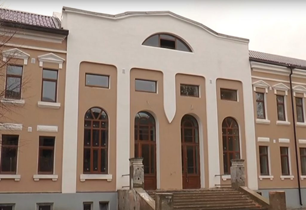 У Вовчанську капітально ремонтують центральну районну лікарню (відео)