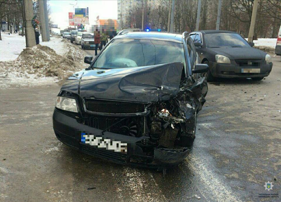 Совершили грабеж и попали в ДТП: ЧП на Салтовке (фото)