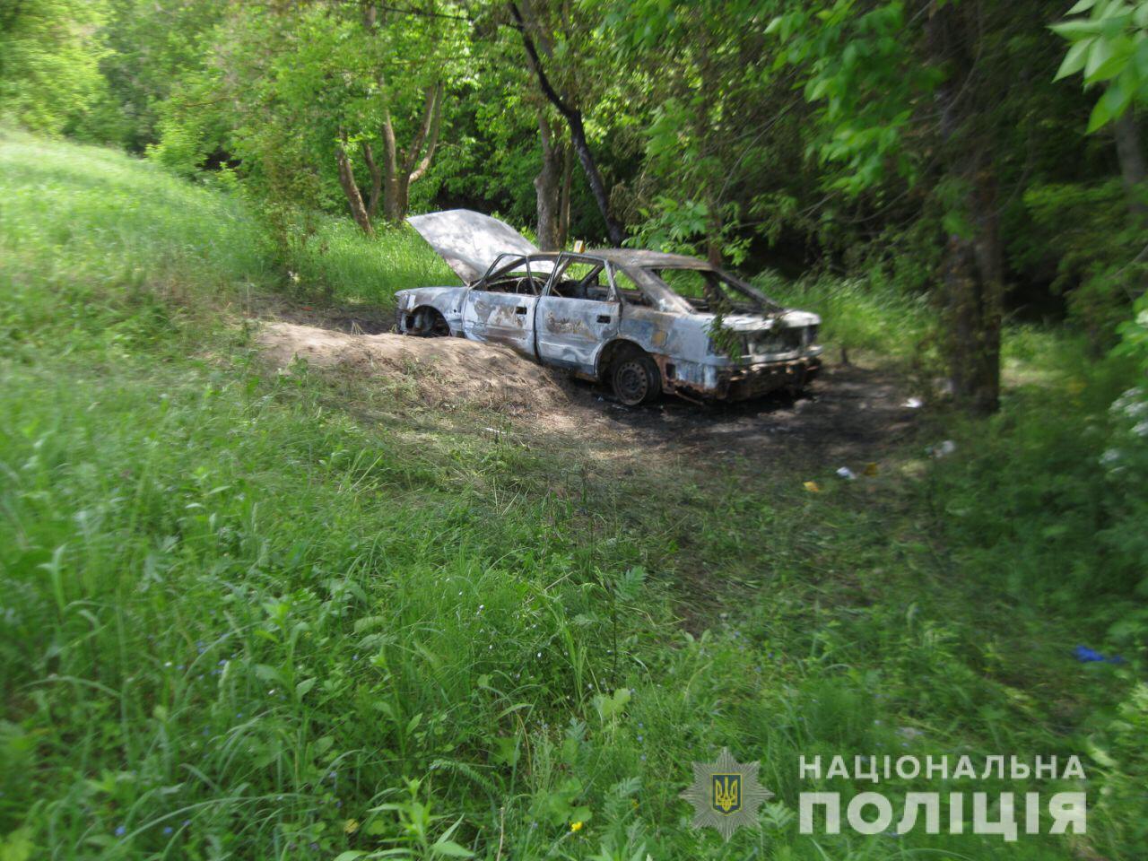 Харьковчанин угнал иномарку, покатался на ней, а потом сжег (фото)