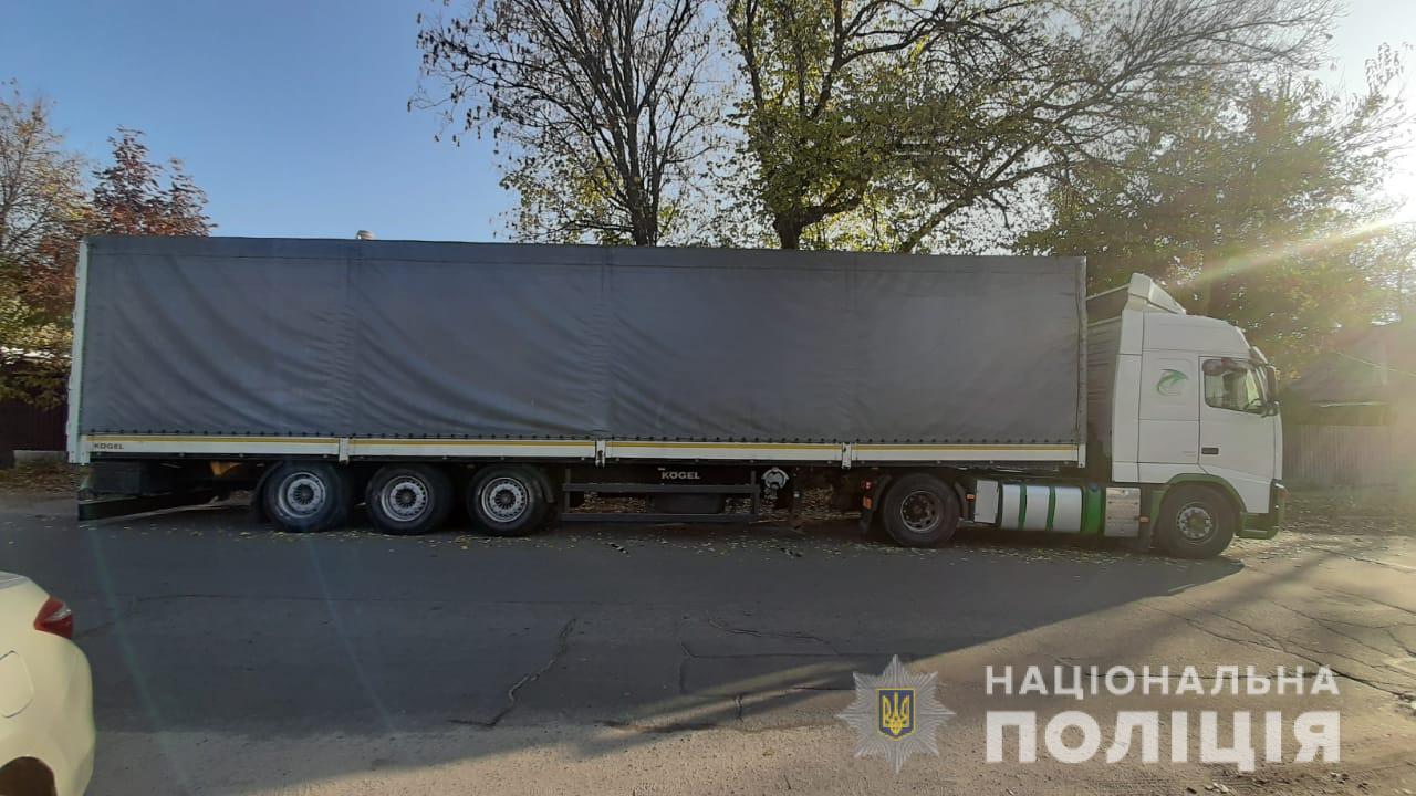 На Харьковщине мужчина, попавший под фуру, остался без ног