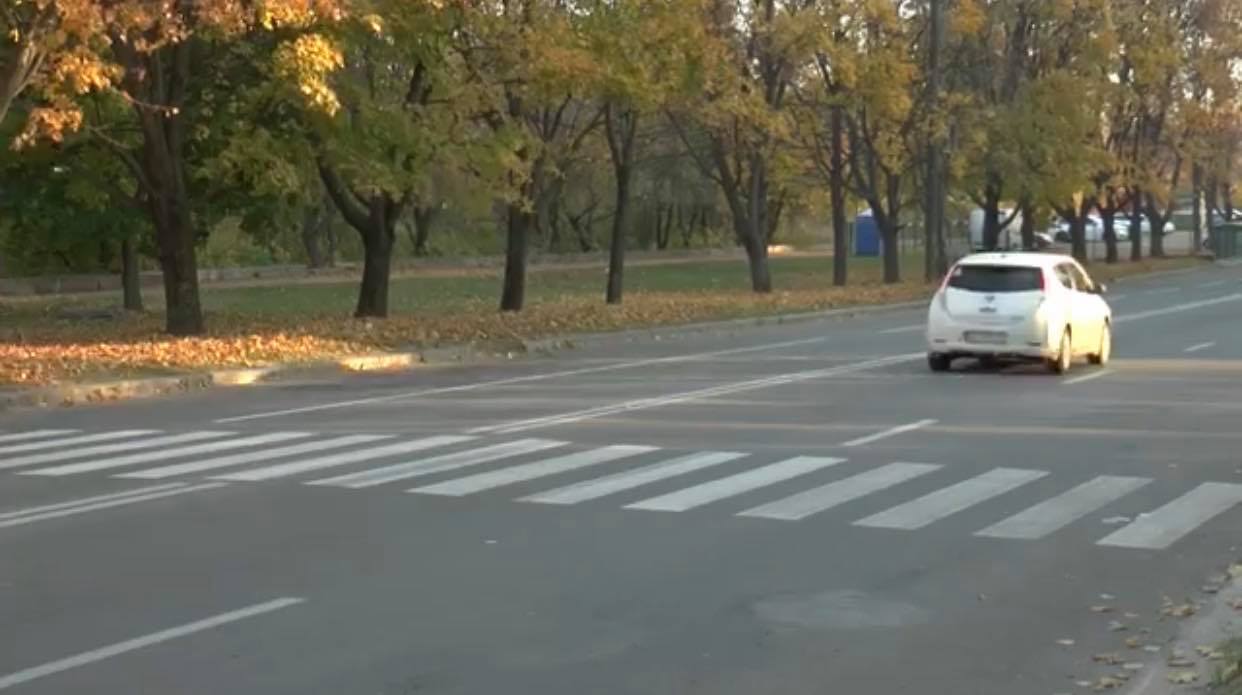 Перелом ребра и черепно-мозговая травма: на Салтовке сбили мать с двумя детьми