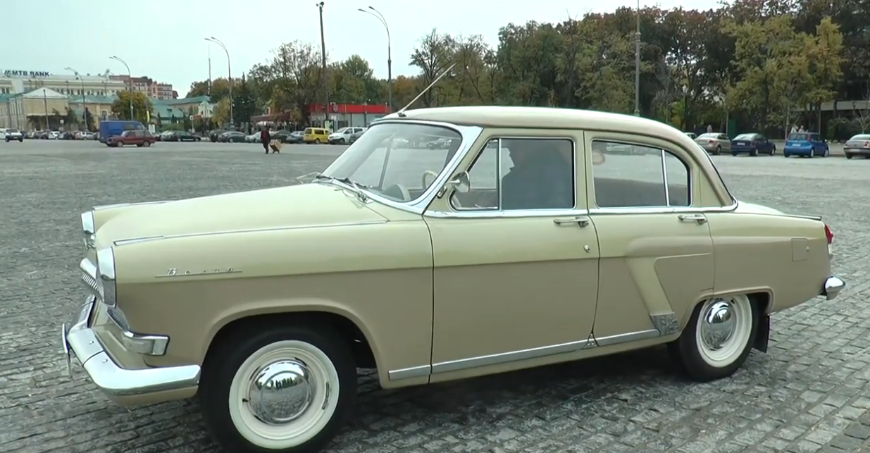 Харків’янин перетворив радянську Волгу на сучасний електрокар (відео)