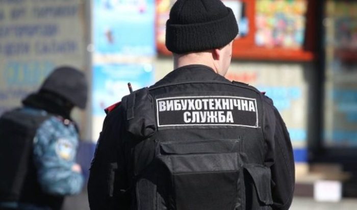 Полиция ищет взрывчатку в вузах и жилом доме Харькова