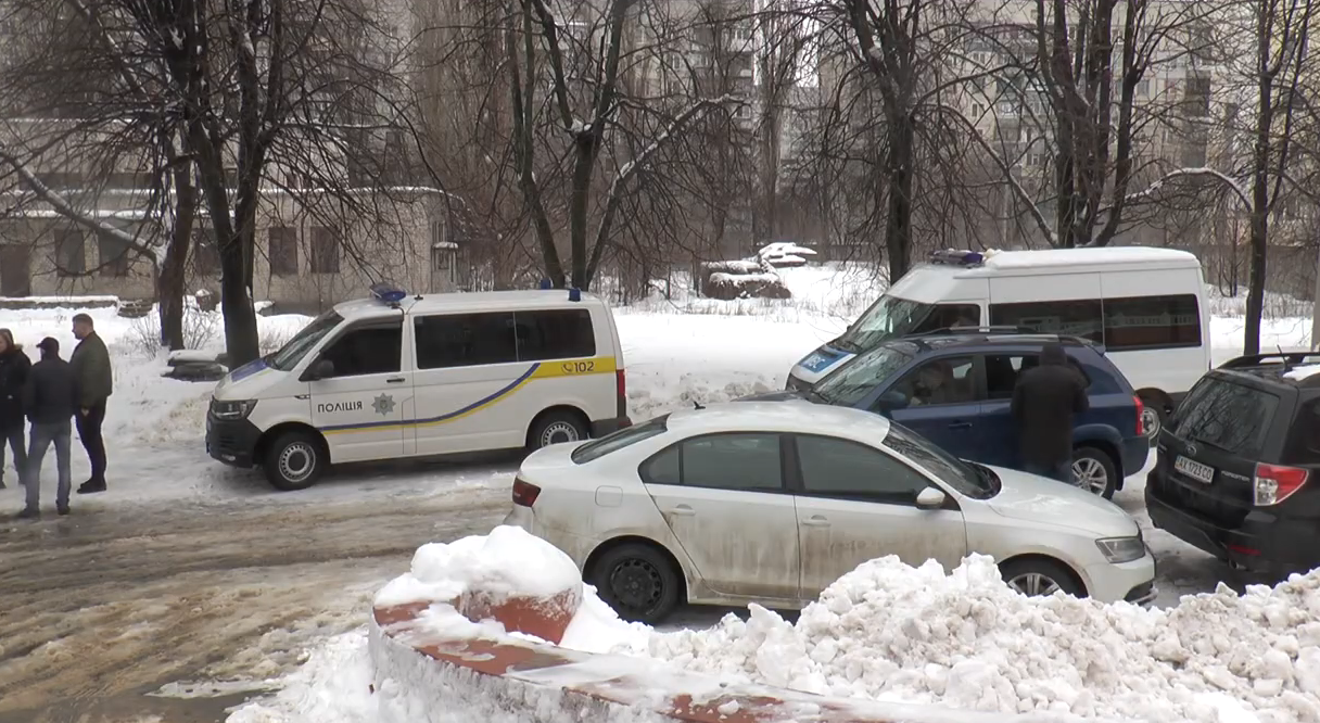 Стрілянина та погоня у Харкові: копи перетворили легковик на решето (відео)