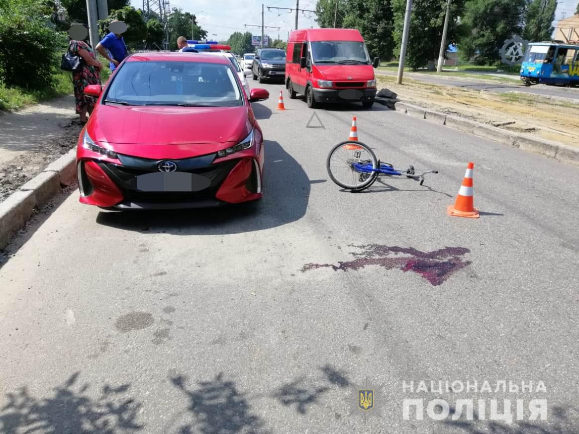 В Харькове сбили двух велосипедистов. Один находится в больнице, второй —  умер (фото)