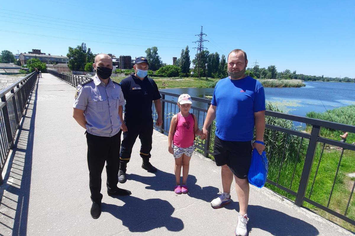 В Новобаварском районе спасатели провели рейд: профилактика безопасности на воде