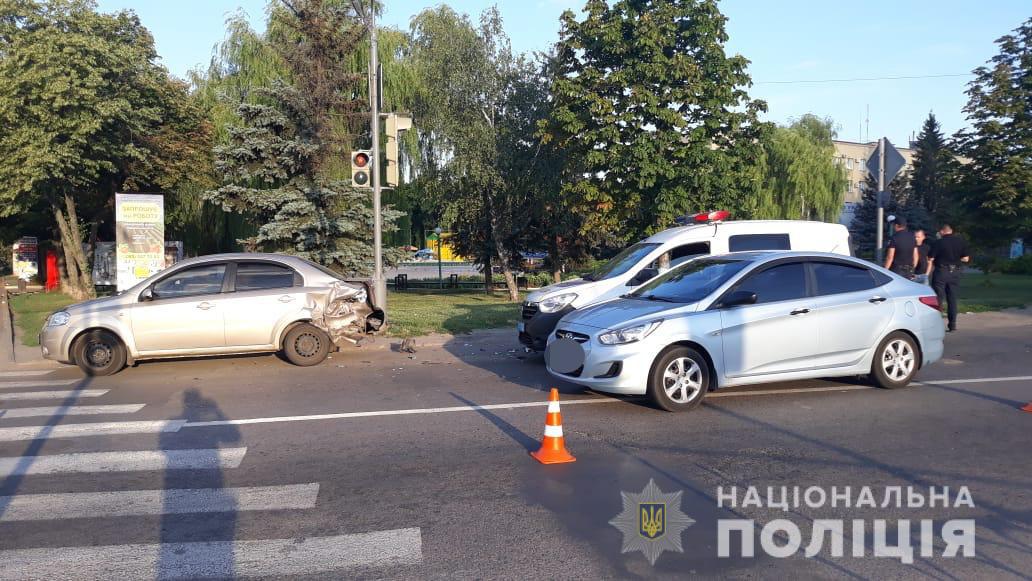 Погоня за пьяным водителем: полицейские попали в тройное ДТП (фото)