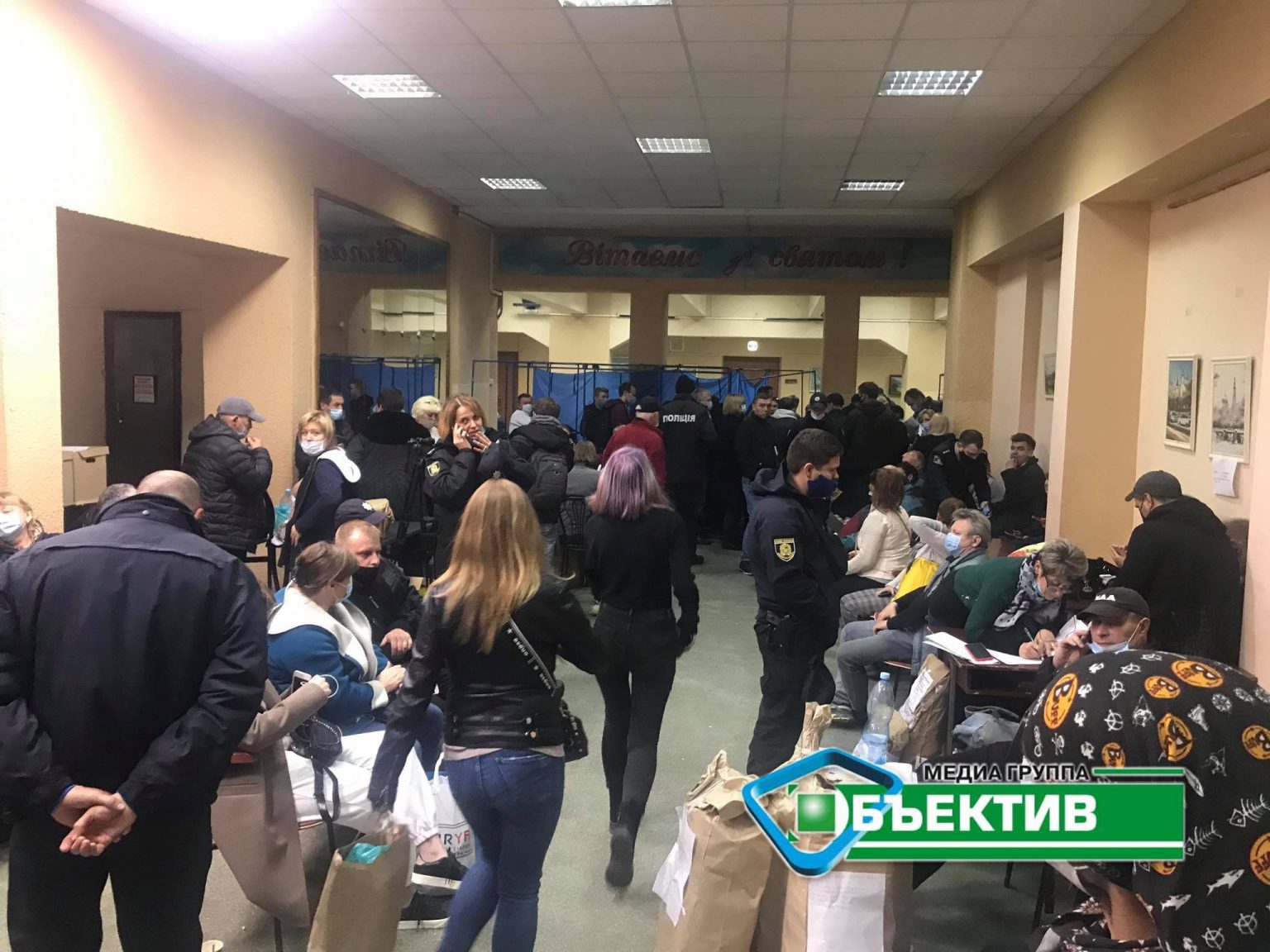 У Харкові члени ДВК не можуть здати бюлетені та протоколи (відео)