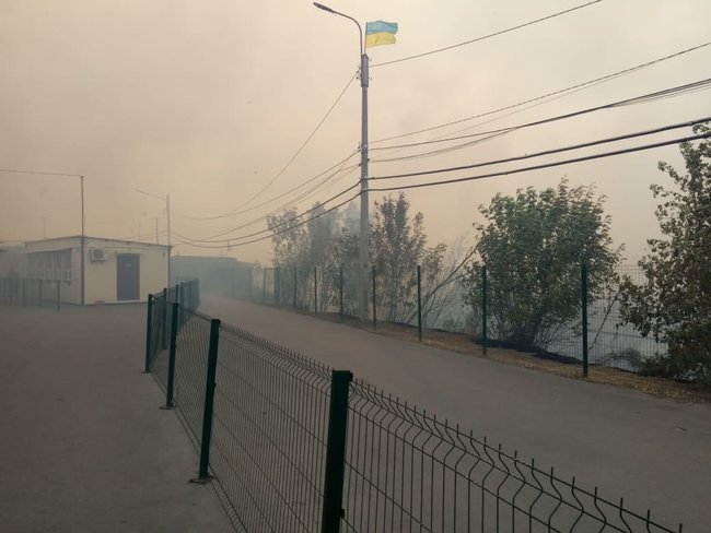 Пожары на Луганщине: огонь перекинулся на КПВВ «Станица Луганская» (видео, фото)