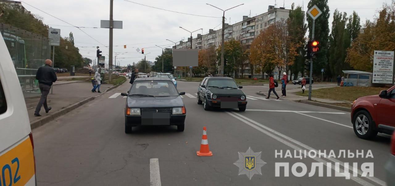 Поліціянти розслідують обставини ДТП на «зебрі», у якому постраждали двоє підлітків (фото)