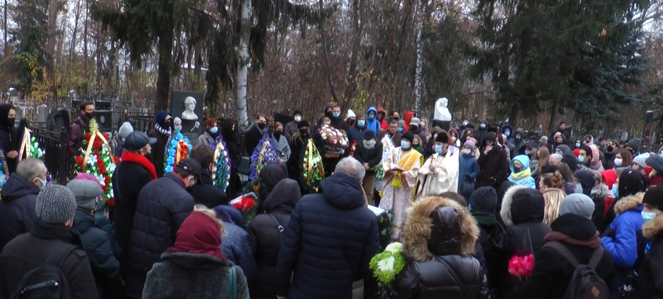 Майстер і «театральний тато»: у Харкові попрощалися з Леонідом Садовським, який помер після нападу невідомого (відео)