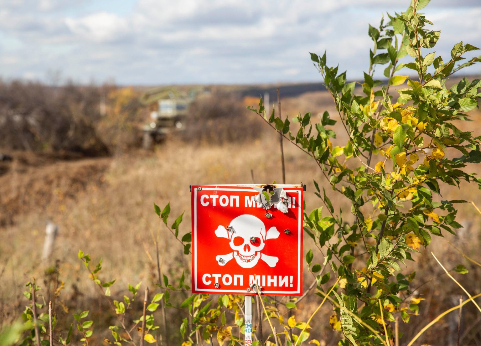 Водитель грузовика, который подорвался утром на Харьковщине, умер в больнице