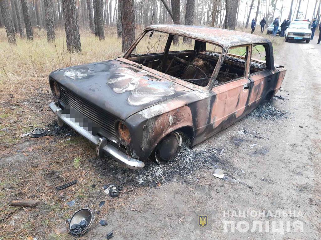 Двое подростков угнали авто, покатались на нем и сожгли (фото)