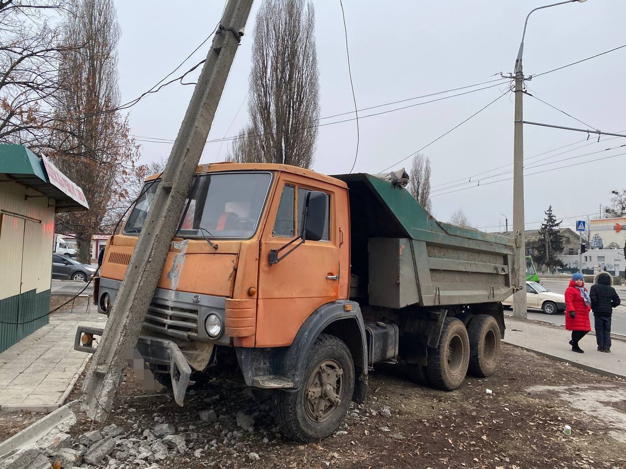 Камаз врезался в вертолет