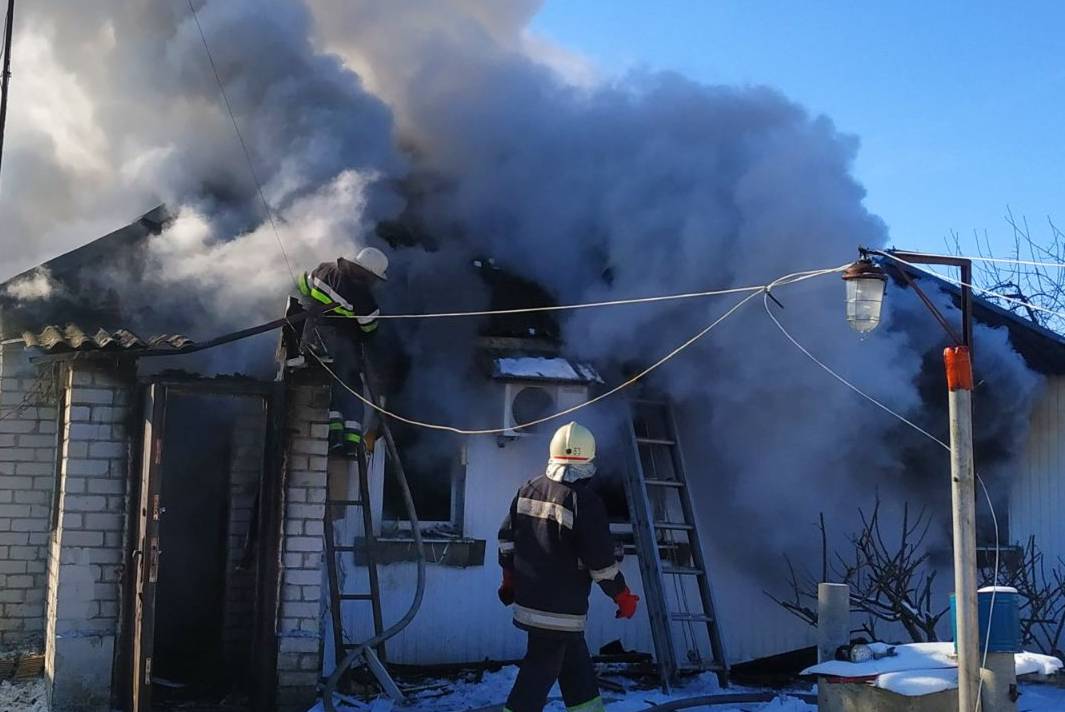 Под Харьковом в сгоревшем доме нашли тело женщины (фото)