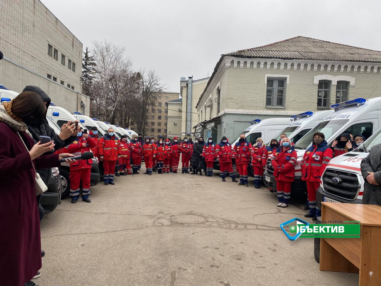 Бригадам харьковской «скорой» передали новые автомобили с аппаратами ИВЛ (видео, фото)