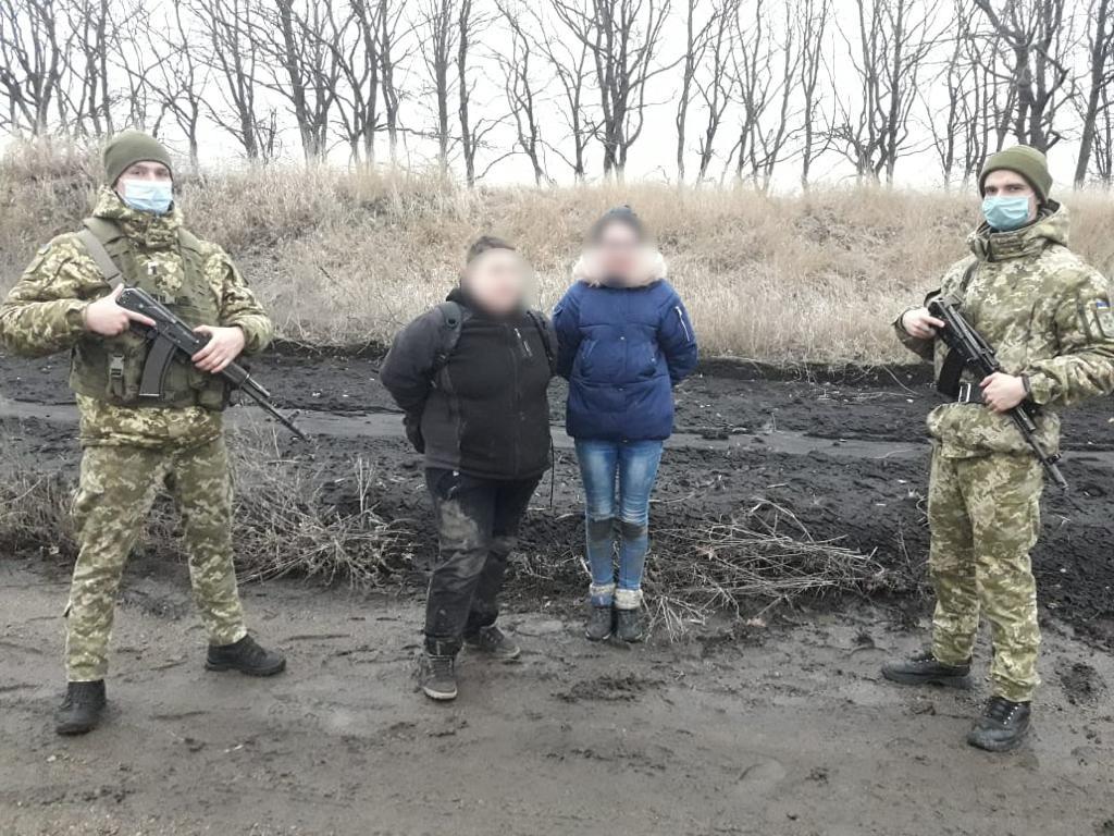 Харьковские пограничники задержали двух наркоторговок из России (фото, видео)