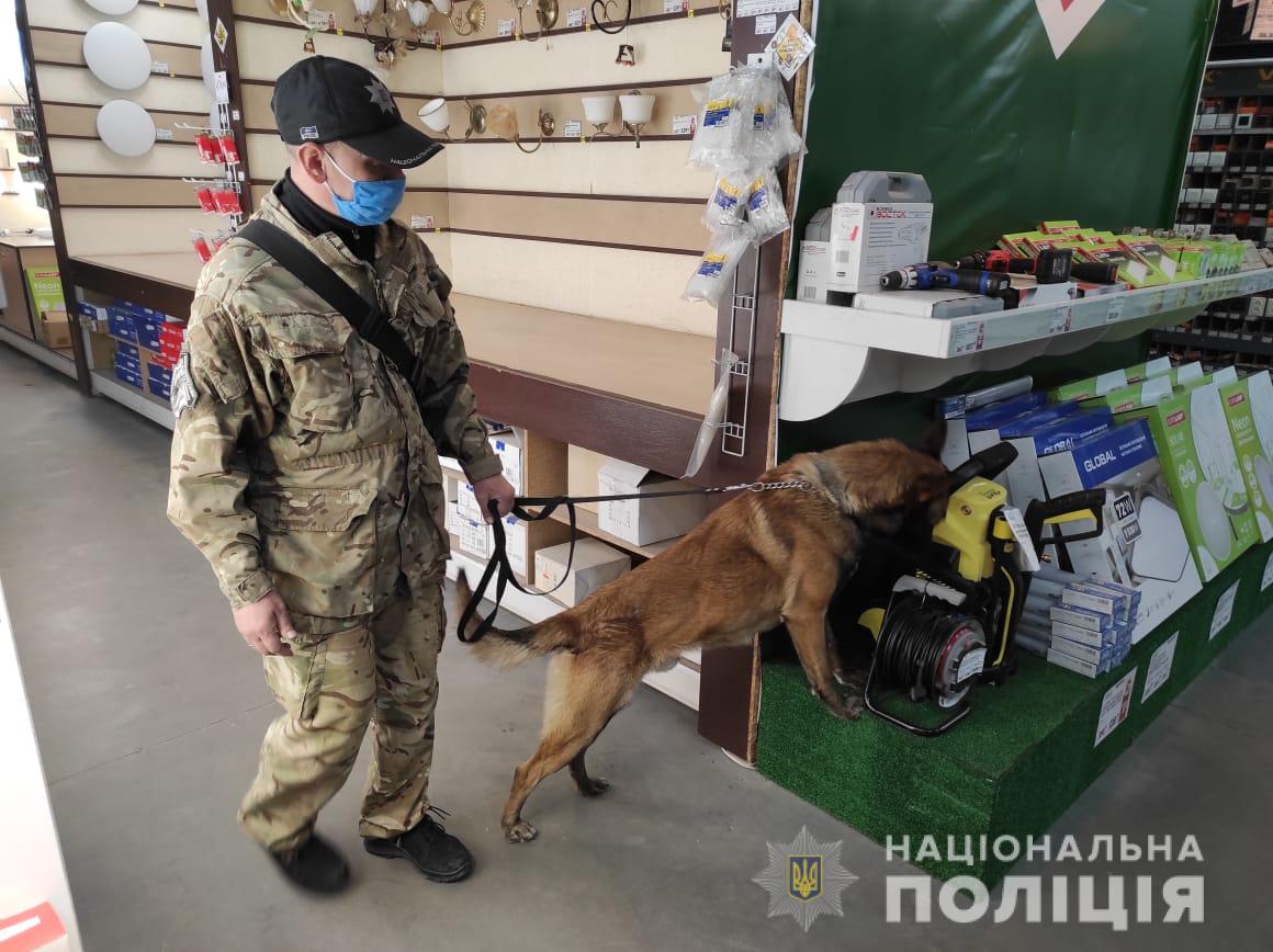 В Харькове «заминировали» четыре ТРЦ и завод (фото)