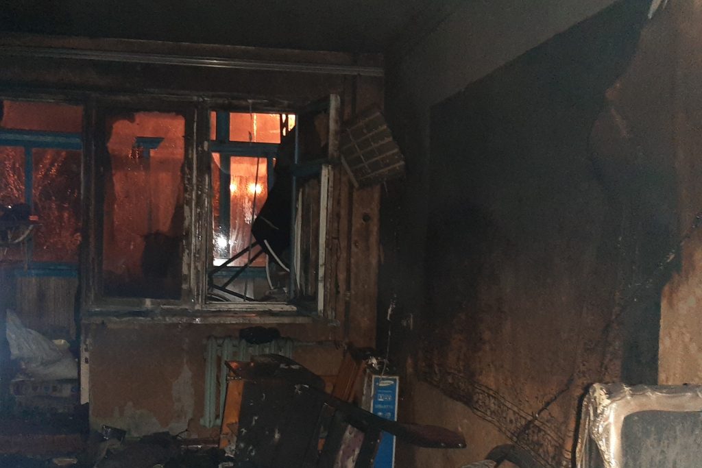 В Харькове на пожаре выгорела квартира (фото)