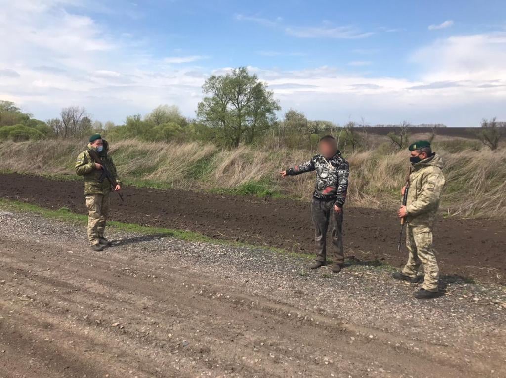 Молодого украинца задержали на границе Харьковской области и России без документов (фото)