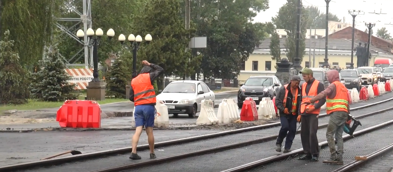 Ремонт Московського проспекту: підрядник назвав нові терміни закінчення робіт (відео)