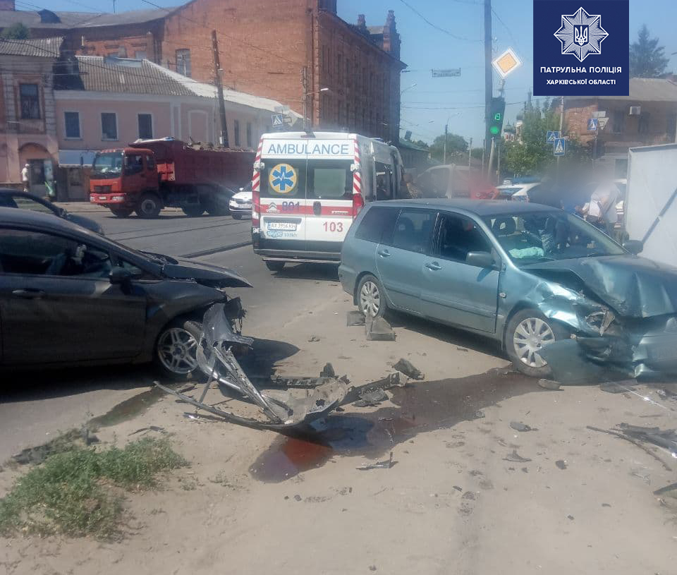 На Гольдберговской столкнулись Ford и Mitsubishi (фото)