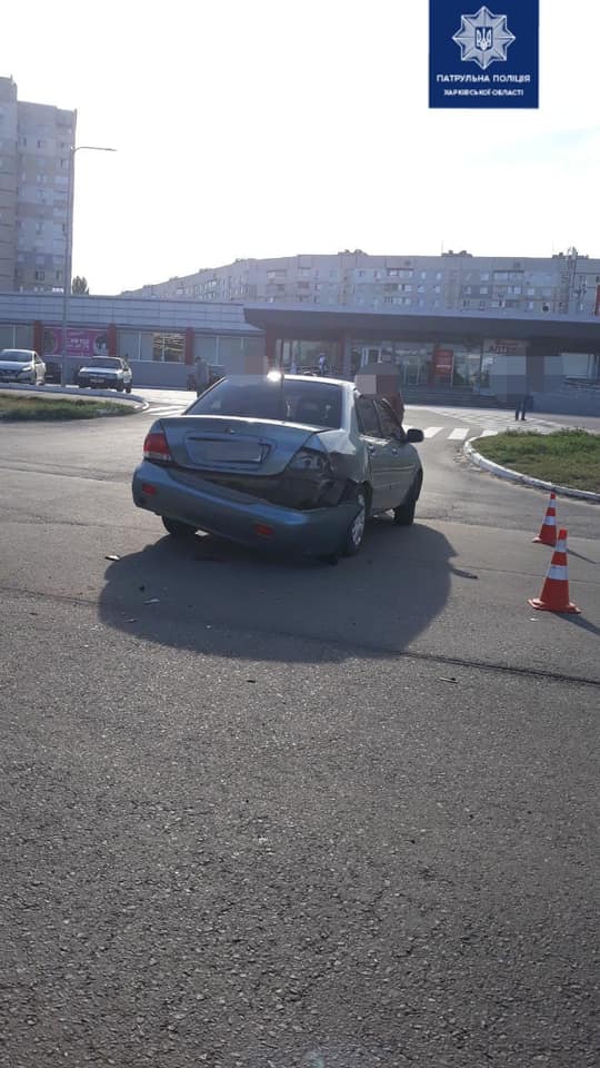 В Харькове легковушка протаранила мотоциклиста