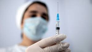В Украине вакцинировались около 43% взрослого населения