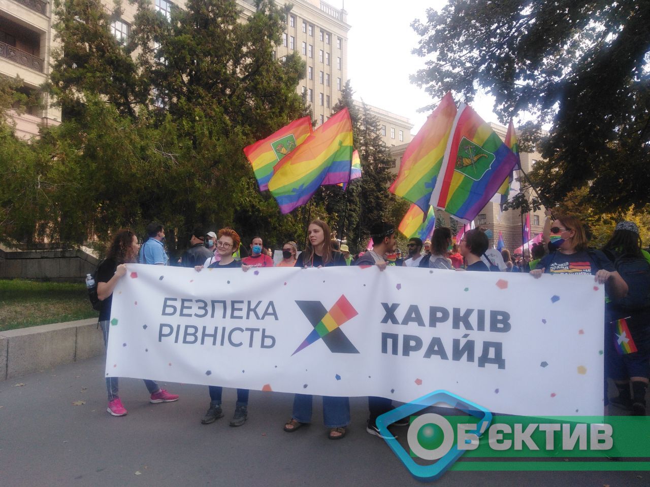 В колонну участников «ХарьковПрайда» прорвался активист с криками: «Смерть  ЛГБТ» | В колонну участников 