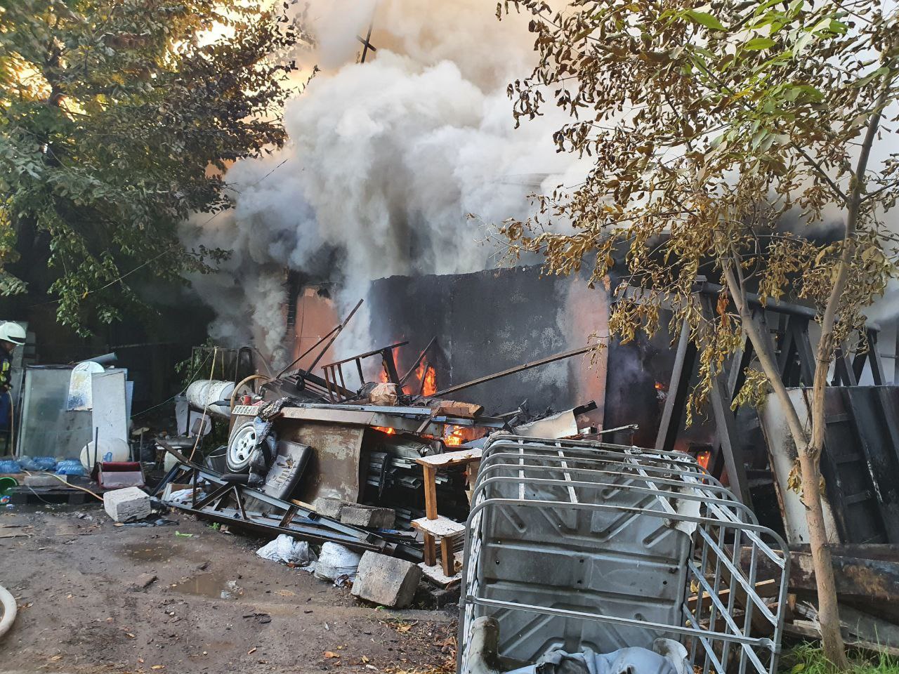 Пожар в районе Южного вокзала: подробности спасателей (фото)