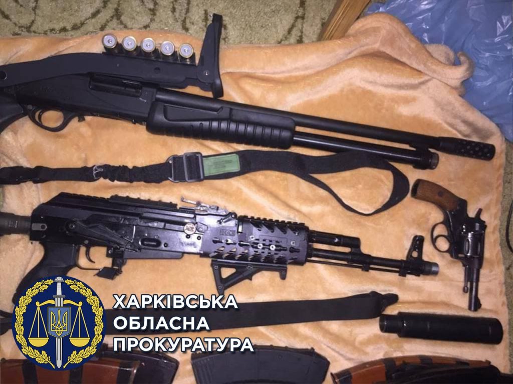 Харьковчанин незаконно хранил у себя дома арсенал боеприпасов из Донбасса (фото)