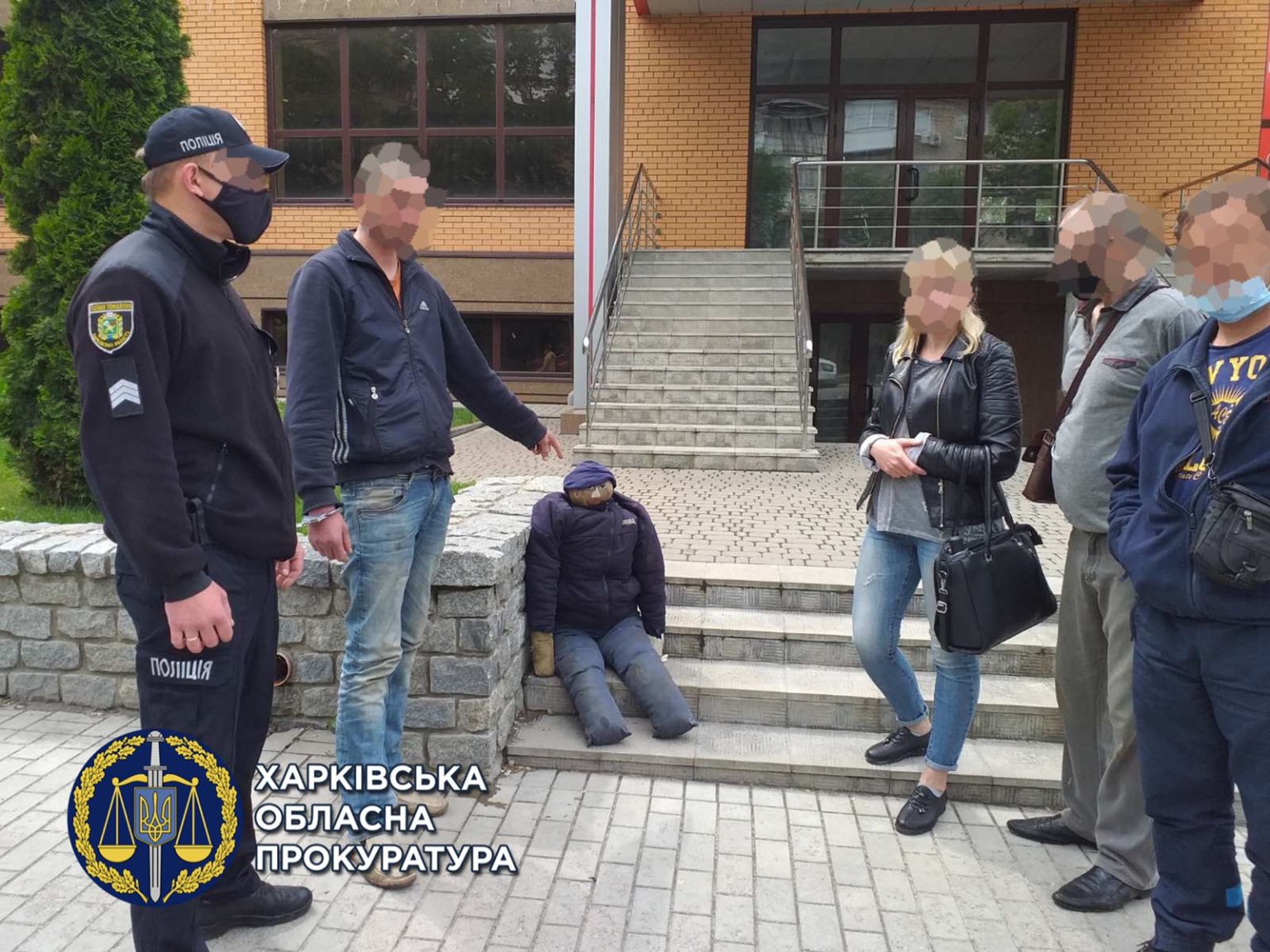 В Харьковской области двое мужчин изнасиловали девушку (фото)