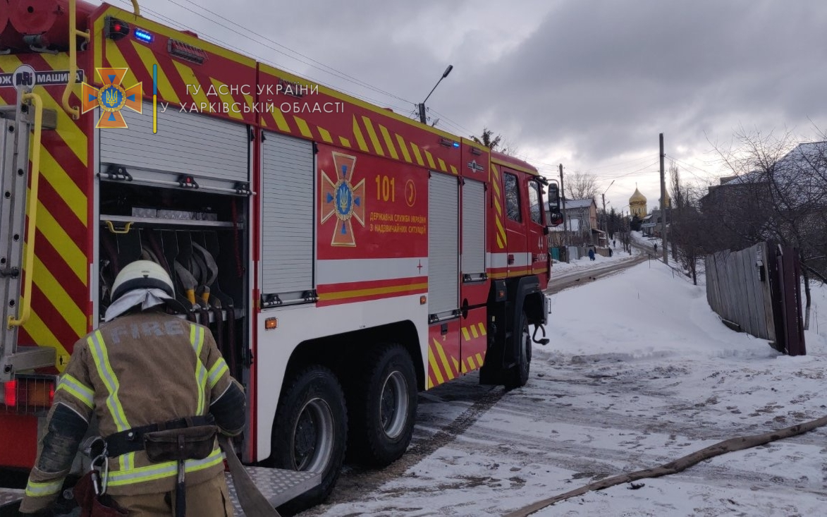 Из-за нарушения правил использования печного отопления в Харьковской области загорелся гараж