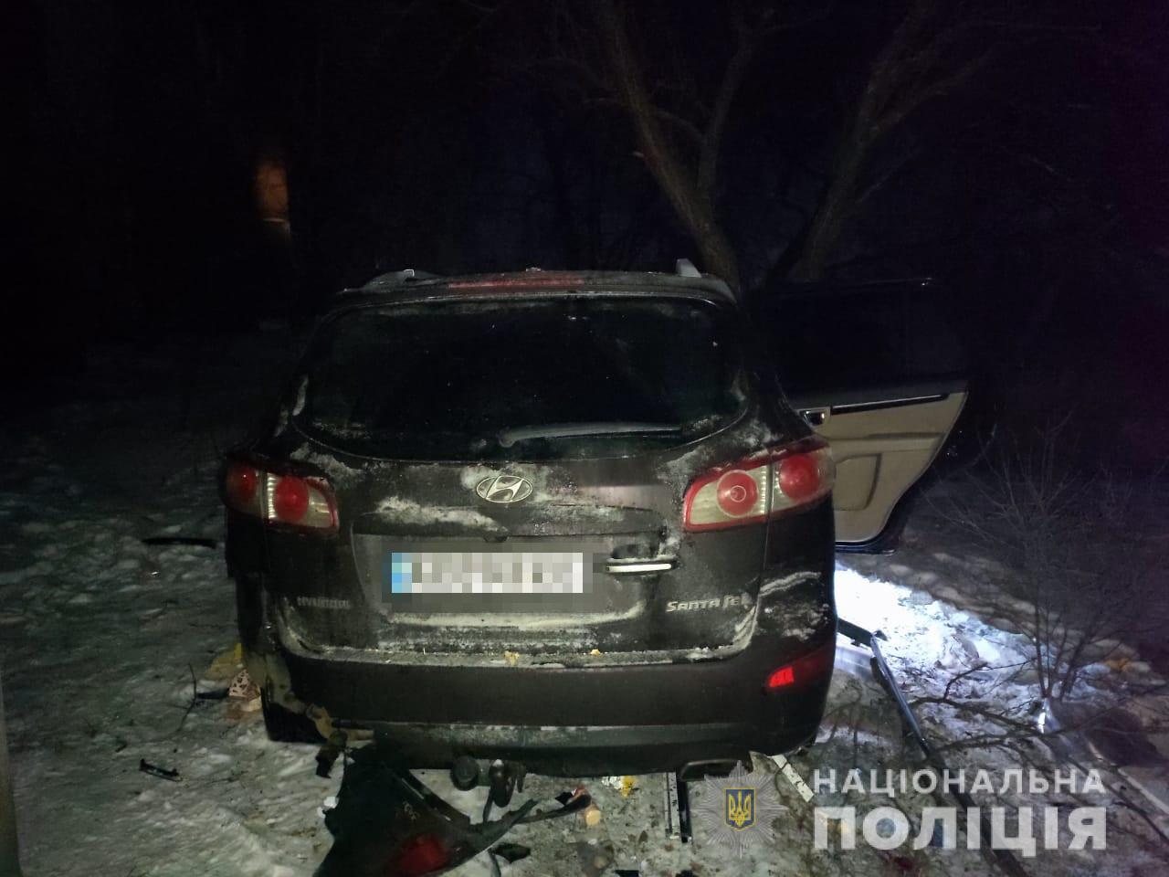 Под Харьковом пьяный водитель на легковушке влетел в магазин (фото)