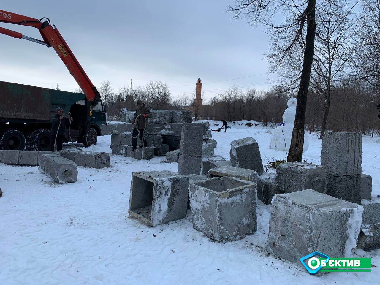 Как в Харькове сносили скандальный «Стоунхендж» (фото, видео)