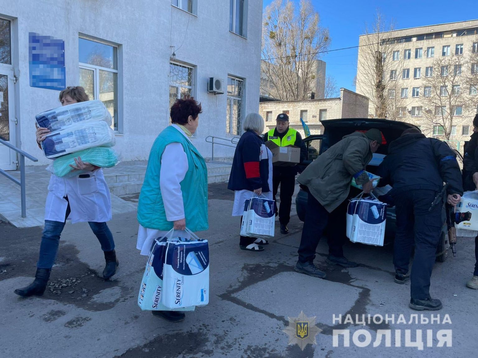 Полиция доставляет харьковчанам продукты и лекарства