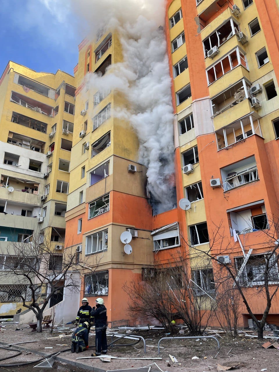 Обстрел вуза и жилых домов в Харькове: 1 погибший, 11 пострадавших (фото,  видео) | Еще 1 человек, по информации ГСЧС, до сих пор находится под  завалами