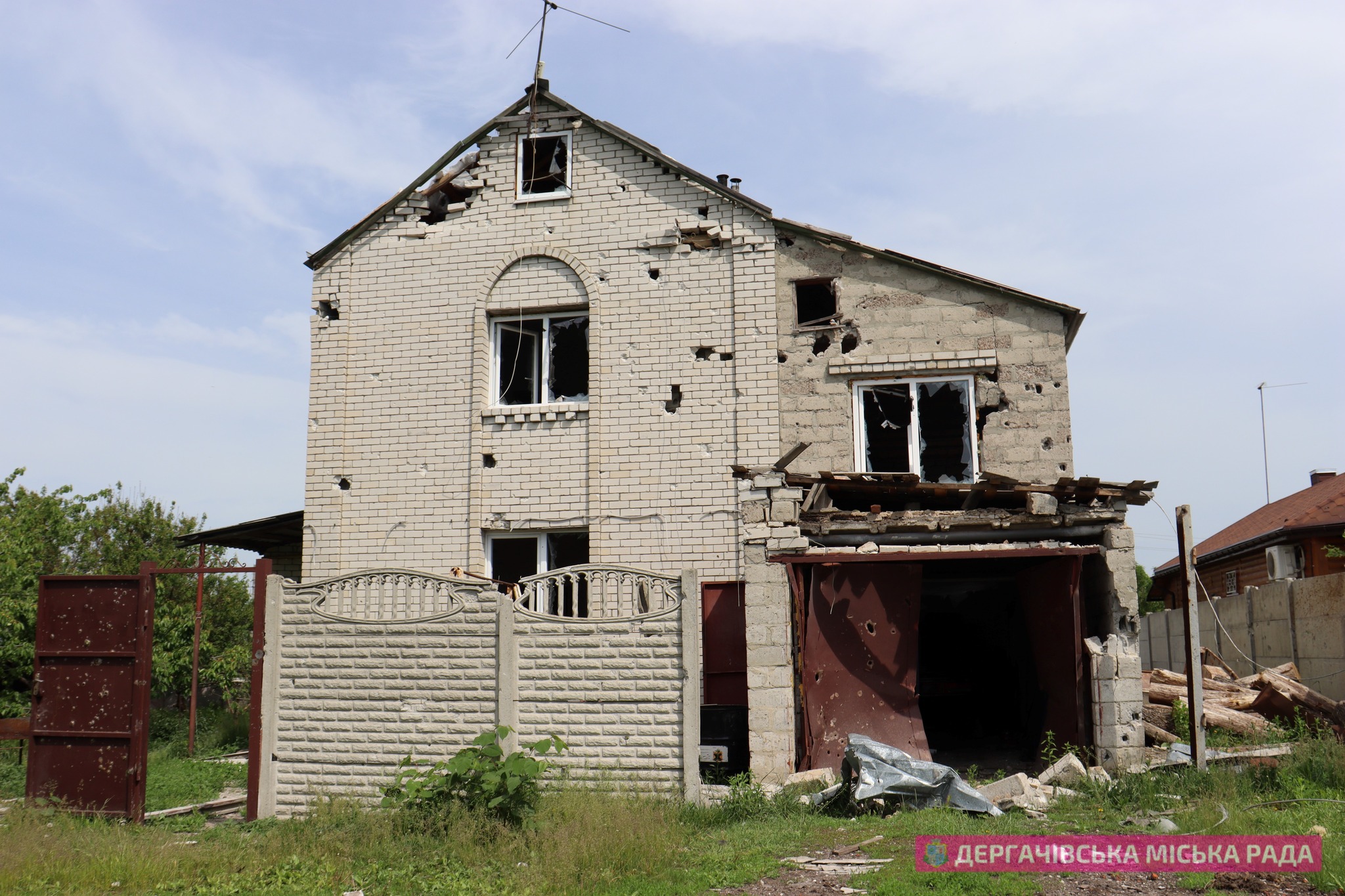 Дергачевский район под обстрелами: разрушена масса частных домов (фото) |  Подводя итоги минувших суток, об этом сообщил глава Дергачевской громады  Вячеслав Задоренко