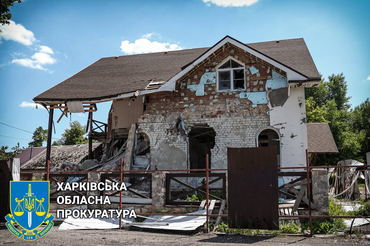 Разрушены более тысячи гражданских объектов: военные преступления оккупантов в Роганской ОТГ (фото)