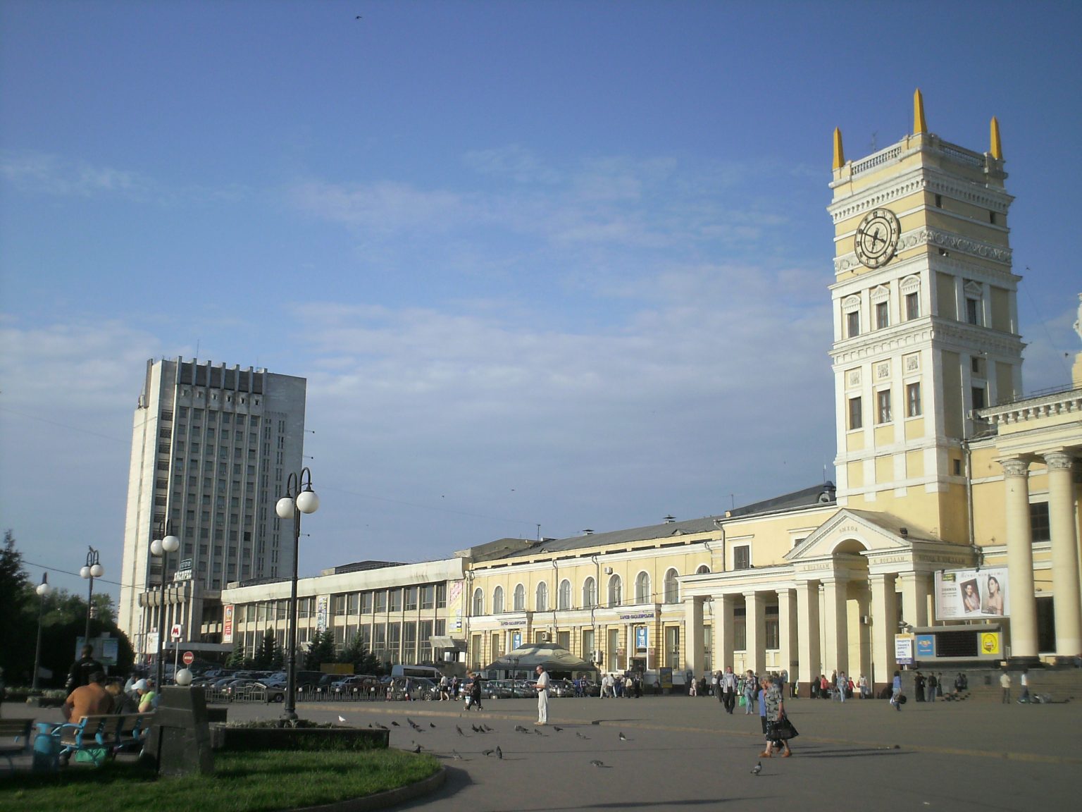 Дівчину з гранатою зупинили у будівлі залізничного вокзалу у Харкові