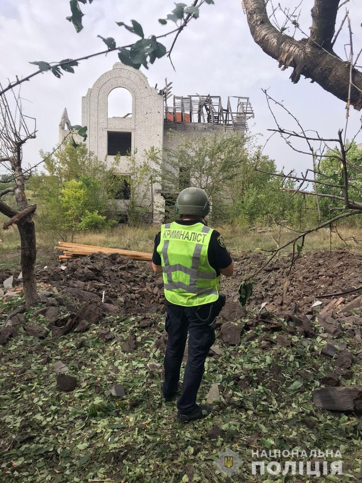 Полиция и прокуратура показали последствия ночного обстрела Харьковщины (фото)