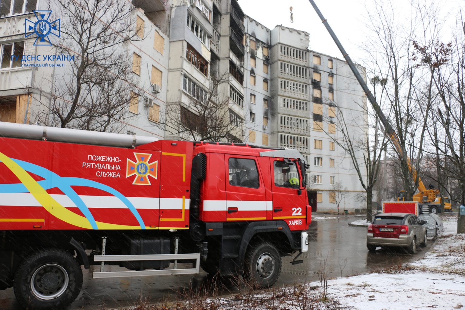 На Северной Салтовке взялись за ремонт трех разбитых девятиэтажек (фото)