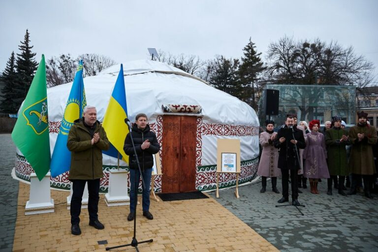 У Харкові Терехов і казахи відкрили «юрту незламності» До Дня Соборності