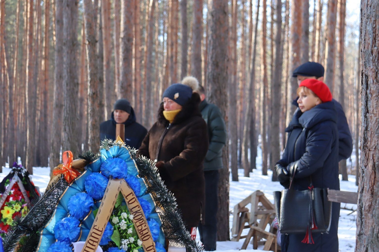 В Изюме еженедельно перезахороняют тела 10-12 погибших в оккупации (видео)