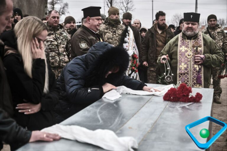 Загинув, прикривши відхід побратимів: у Харкові перепоховали Героя України