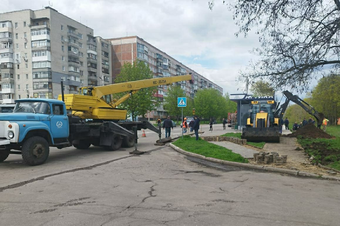 В Лозовой обрушился коллектор: 6 тыс горожан без воды, организовали подвоз