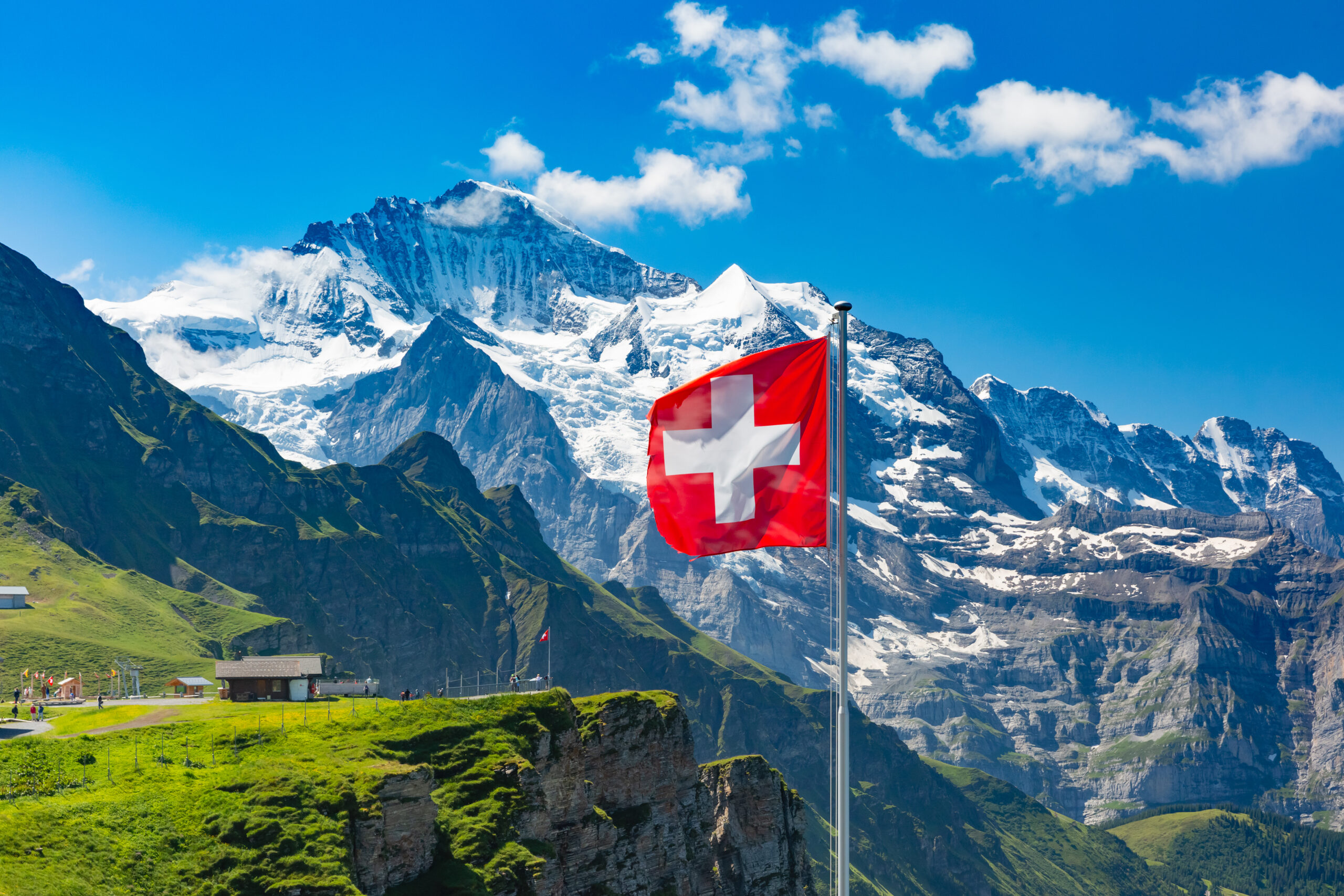 Das schweiz. Юнгфрау (гора). Бюль Швейцария. Свизерленд Швейцария. Флаг Швейцарии.