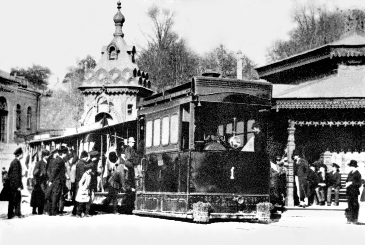 Один из первых трамваев Украины