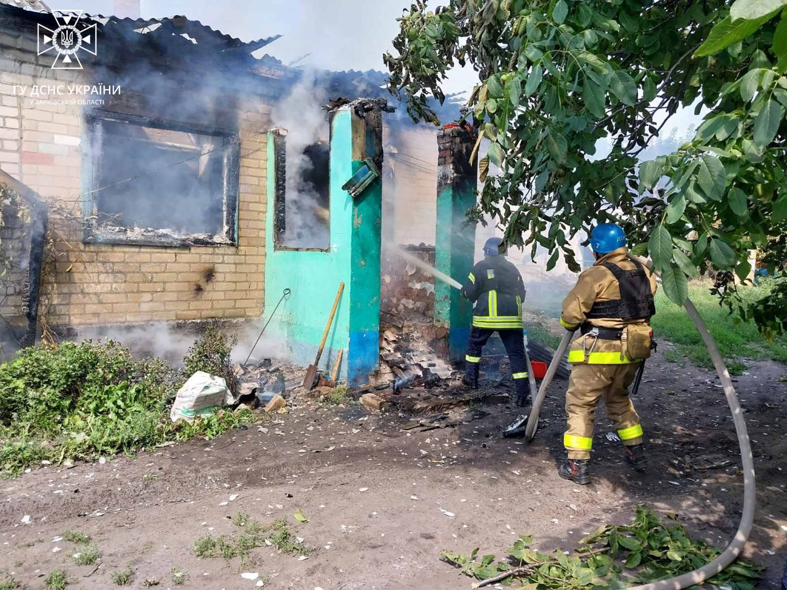 Обстріл Борівської громади на Харківщині: ворог підпалив два будинки (фото)